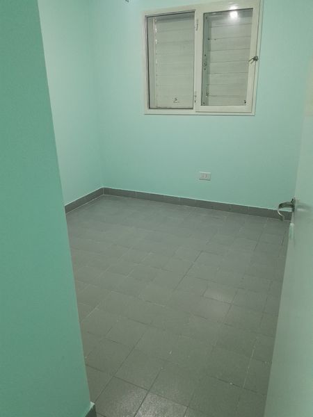 Dormitorio con ventana